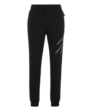 Estos pantalones de jogging diseñados para cualquier entrenamiento, son el complemento perfecto para alcanzar tus objetivos. Comodidad y rendimiento se suman al estilo de Plein Sport.   Forro polar de algodón   Patrón estampado en la parte delantera y trasera   Cintura de punto elástico con cordón   Parche cosido en la pernera izquierda   Dos bolsillos con aberturas   Puños inferiores de punto elástico.