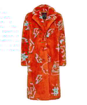 Geef je look een vleugje pure originaliteit. Doe het met deze lange overjas van imitatiebont met het iconische monogram dat overal is ingelegd. Juweelknopen. Twee paspelzakken. Ruit gewatteerde voering.