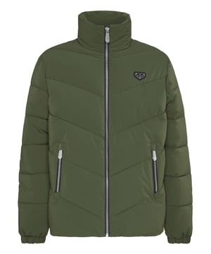 Deze gewatteerde nylon jas heeft een strak, minimalistisch ontwerp dat gemakkelijk te combineren is met elke look en tegelijkertijd essentiële warmte biedt voor koelere dagen.    Gemaakt van hoogwaardig polyester voor duurzaamheid en waterbestendigheid.   Geïsoleerd met polyester vulling voor optimale warmte zonder extra bulk.   Volledige ritssluiting met hoge kraag voor bescherming tegen kille wind.   Zijzakken met rits voor het veilig opbergen van benodigdheden.   Ideaal voor laagjes over casual outfits of om een relaxte look te accentueren.