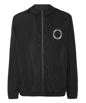 Diese Windjacke mit Kapuze ist die perfekte Wahl für die Zeit nach dem Training oder im Freien. Stil und Leistung in einem Artikel.   Nylon   Aufgenähter Tiger-Aufnäher auf der linken Brust   Ikonischer Markensymbol-Print auf dem Rücken   Wasserdichter Reißverschluss   Schlitztaschen   Elastischer Saum