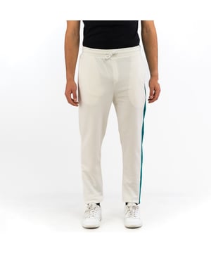 Bringen Sie Ihren Charakter mit Hosen von BIKKEMBERGS zum Ausdruck: klare Linien, präziser Schnitt und ein urbaner Touch, der den Unterschied macht.