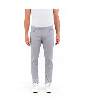 Bringen Sie Ihren Charakter mit Hosen von BIKKEMBERGS zum Ausdruck: klare Linien, präziser Schnitt und ein urbaner Touch, der den Unterschied macht.