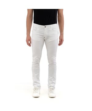 Bringen Sie Ihren Charakter mit Hosen von BIKKEMBERGS zum Ausdruck: klare Linien, präziser Schnitt und ein urbaner Touch, der den Unterschied macht.