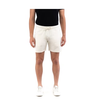 Komfort und Dynamik vereinen sich in den Herren-Bermudashorts von BIKKEMBERGS. Sie eignen sich ideal für einen lässigen, aber dennoch eleganten Look und zeichnen sich durch ihr modernes Design und Details aus, die an die sportliche Haltung der Marke erinnern.