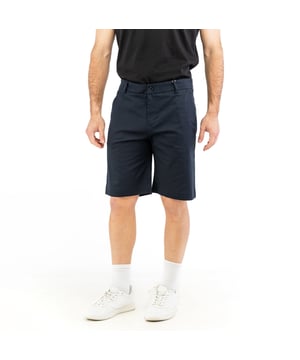 Comfort en dynamiek komen samen in de BIKKEMBERGS Bermudashorts voor heren. Ideaal voor een casual, maar verfijnde look. Ze vallen op door hun moderne design en details die herinneren aan de sportieve uitstraling van het merk.