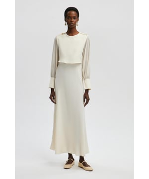 Größe:
137cm 
Brust:
102cm 
Taille:
84cm 
Hüften:
118cm 
Ärmellänge:
65cm 
Modellgröße:
177cm 
Modellgröße:
36 

Stoffinhalt: 
100 % Polyester