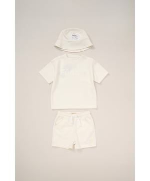 This stylish 3-piece set features a T-shirt with an applique FUDO logo, a bucket hat with a raw-edge FUDO badge  and shorts accented with a raised rubber badge. With its bold details and a perfect mix of comfort and style, this set is an ideal choice to keep your little one looking fashionable.