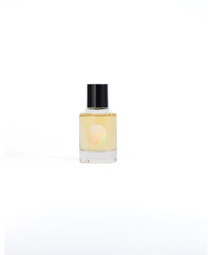 Beautiful citrus notes of Bergamot and Mandarin entwine with Floral Jasmine Sambac, and sweet Orris to finish on a rich base of Benzoin, sweet Vanilla and enticing woody accords of Patchouli, Vetiver and Indian Sandalwood.