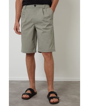 Upgrade your summer wardrobe with these versatile and comfortable chino shorts from Threadbare. Crafted from soft stretch cotton fabric, these relaxed fit shorts offer comfort and style. Designed with a part elasticated waistband, drawcords, and a mock horn button fly and feature two side pockets and two back pockets. Finished with belt loops, pleats down the front and a Threadbare metal branded tab on the back. Team with a casual tee for an easy summer outfit.