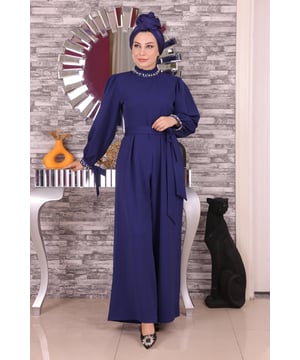 Stoffmerkmal: Hergestellt aus doppelter Stofflage.Produktmerkmal: Neues Hijab-Modestück der Saison. Es ist ungefüttert. Es hat einen Rückenreißverschluss, der verwendet werden kann. Der Kragen und die Manschetten haben Perlen-Details. Die Perlen sind aufgedruckt. Die Manschetten sind mit Bändern gebunden. Der Gürtel ist verstellbar. Aufgrund von Konzeptaufnahmen kann es leichte Farbunterschiede im Produkt geben.Das Model trägt Größe 38.Größe