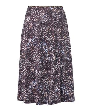 Met het uiterst vrouwelijke silhouet en de elegante print van de Lou rok til je je garderobe naar een hoger niveau. De Lou print rok heeft een uniek abstract dessin dat kan worden beschreven als een dierlijke print met gele, witte en blauwe accenten op een donkerbruine achtergrond. De rok met print heeft een A-lijn pasvorm, valt net over de knie en heeft een comfortabele elastische tailleband. De abstracte jersey print rok heeft een uniek gouden detail langs de zoom. De stof van de rok voelt zeer comfortabel aan en is gemaakt van hoogwaardig easy care materiaal. Creëer een look door dit item te combineren met de Dante lurex trui en een paar hoge haklaarzen. Of draag de rok in combinatie met de Andre blouse in kobalt. Deze stijlvolle looks zijn perfect voor op het werk of daarbuiten. Bekijk ook de vergelijkbare Caitlin print top en Wayne print jurk, gemaakt van dezelfde dierlijke print. Jij verdient het om er op je best uit te zien..!