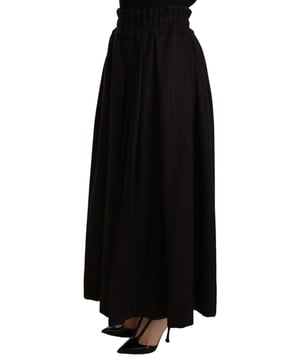 Marca: Dolce & Gabbana.
  Condicion: Nuevo con etiquetas.
  Estilo: Maxi falda de lana de linea A.
  Cintura: Alta.
  Color: Negro.
  Cierre: Cremallera.
  Detalles: Logotipo.
  Origen: Made in Italy.
  Material: 85% lana 15% algodon.
  Exclusiva y alta artesan.