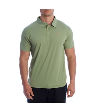 Esta camiseta polo de manga corta de InMyHood Italia redefine la funcionalidad con un diseño minimalista y elegante, ideal para quienes buscan estilo y comodidad en su vida cotidiana. Confeccionada con materiales técnicos de alta calidad, es perfecta tanto para un look urbano refinado como para actividades más dinámicas.

Detalles:
- Tejido técnico de secado rápido y tacto suave.
- Corte recto.
- Cuello polo clásico con tapeta de tres botones.
- Logo “INMYHOOD ITALIA” en contraste en la parte frontal.
- Acabados finos y costuras reforzadas.

Esta camiseta polo técnica para hombres es una apuesta segura para quienes valoran un equilibrio entre estilo y rendimiento. Gracias a su diseño discreto y su tejido funcional, es un recurso indispensable tanto para días activos como para atuendos smart casual. Una camiseta polo de manga corta para hombres versátil que añade un toque deportivo a cualquier armario masculino.
Composición: 85% Poliéster, 15% Uretano
Cuidado:
Lavar a máquina en frío.
No usar blanqueador ni productos blanqueadores.
Planchar a baja temperatura si es necesario.
No usar secadora.