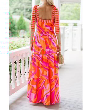 Abstrakter Print verleiht dem Kleid eine einzigartige und künstlerische Note.  
Der geknotete Schulterdesign sorgt für einen verspielten und trendigen Look.  
Die hohe Taille betont die Silhouette und bietet eine schmeichelhafte Passform.  
Maxilänge sorgt für ein graziöses und elegantes Erscheinungsbild.  
Material: 100% Polyester