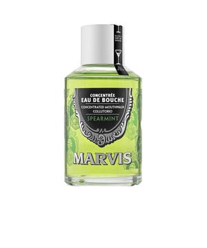 Colutorio SPEARMINT de MARVIS. Descubre la frescura duradera y la limpieza profunda que solo Marvis puede ofrecerte con nuestro innovador enjuague bucal SPEARMINT. Este enjuague bucal de calidad premium ha sido creado para elevar tu rutina de cuidado dental, brindando beneficios fundamentales para tu salud bucal y una experiencia refrescante sin igual.   Beneficios: - **Frescura Prolongada:** El enjuague bucal Marvis SPEARMINT combate el mal aliento de manera efectiva, dejando tu boca con una agradable sensación de frescura a lo largo del día.  - **Protección Antibacteriana:** Su avanzada fórmula contribuye a eliminar las bacterias dañinas responsables de problemas bucales como la placa y las caries, garantizando que tu sonrisa se mantenga saludable.  - **Sabor Inigualable:** Disfruta del exquisito y revitalizante sabor de la menta verde, que te proporcionará una sensación de limpieza y energía.