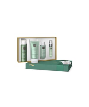 Experience tranquility with the Rituals The Ritual of Jing Small Gift Set, designed to promote calmness and restful sleep. This luxurious set includes a 50ml Foaming Shower Gel, a 50ml Hand Mask, a 75ml Shower Oil, and a 20ml Pillow & Body Mist. Perfect for finding peace amidst a busy life, this gift set is a wonderful indulgence or thoughtful present.