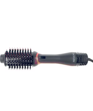 Ya está aquí el nuevo y revolucionario modelo: Voluminizador Revlon One-Step PLUS.IDEAL PARA RESTAURAR EL ESTILO AL SEGUNDO DÍA gracias a sus cerdas mixtas con púas de carbón activado.UN MAYOR CONTROL DEL MOLDEADO y personalización de la temperatura gracias a su mango más fino y a los 4 ajustes de calor: Alto/Medio/Bajo y Frío para fijar el estilo.Motor con un 40% más de vida útil***.* 4,6 estrellas sobre 17.665 opiniones en Amazon.co.uk a 17.02.2022 referidas al modelo RVDR5222UK**Secado y moldeado por separado&nbsp,***Basado en pruebas de laboratorio&nbsp,****Comparado con el volumizador One-Step RVDR5222UK/ESeca y moldea en una sola pasada, consigue resultados un 75% más brillantes y secados de peluquería hasta en la mitad de tiempo y con menos dañoMás volumencon su cabezal ovalado desmontable un 30% más pequeño que permite peinar desde la raíz, y una mayor versatilidad durante el moldeado, por lo que es ideal para cualquier largo de cabello.CILINDRO DE TITANIO Y CERÁMICAProporciona una distribución uniforme del calor para fijar el peinado y conseguir un volumen duradero y ayuda a reducir los daños causados por el peinado excesivo.CABEZAL DESMONTABLEFacilita su almacenamiento cuando se viajaTOURMALINE IONIC TECHNOLOGY™Los iones negativos saturan el flujo de aire y reducen el tamaño de las gotas de agua, logrando un secado más rápido. Se consigue acondicionar, suavizar y potenciar el brillo del cabello, reduciendo a la vez el encrespamiento y la electricidad estática
