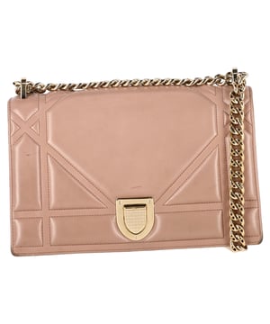 VINTAGE, RRP AS NEW
The Dior Small Diorama Chain Shoulder Bag in nude leather is the epitome of understated elegance and modern sophistication. Featuring the iconic Cannage stitching and a sleek, architectural silhouette, it adds a refined touch to any ensemble. Its versatile nude tone makes it a perfect companion for both day and evening looks. **Style tip:** Style it with monochrome neutrals or soft pastels for a polished, minimalist aesthetic that lets the bag’s subtle luxury take center stage.

Dior Small Diorama Chain Shoulder Bag in Nude Leather

Condition: Very good 
Signs of wear: No retail tag, Minor sign of wear., Lightly used but very well maintained. Minor creasing, light worn corners, light scratches.
Packaging: None
Color: Nude
Material: Leather | leather
Size: One Size | One Size
Measurements: Width: 110; Height: 170; Length: 250; Handle drop: 520; Strap length: 1050
SKU: NAPPUGBBA467663W