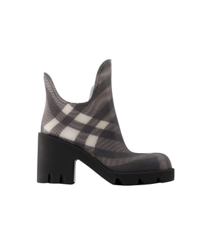 Farben: SCHWARZ - SCHWARZ IP CHK. Hauptmaterial: glattes Kalbsleder. Sohle: Gummi. Futtermaterial: Leder. Verschluss: Slipper. Zehenform: rund. Passform: fällt größengetreu aus - Größe in Europäisch.