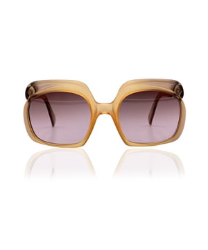 VINTAGE, RRP AS NEW
Radiating pure retro charm, these Vintage Christian Dior Oversize Sunglasses, Model 2009 - Color D 368, are a true statement from Dior's golden era of eyewear. Made in Germany and crafted from the brand's signature Optyl, the oversized frame features a stunning ombré orange fade, warm and sun-drenched like a late summer afternoon.  The softly curved silhouette is paired with dreamy gradient light purple lenses, offering 100% UVA/UVB protection-style and substance in perfect harmony. The classic CD logo on the temples finishes the look with an unmistakable mark of vintage luxury.  With size 52/22, Mod. 2009 in this rare colorway is a collector's dream-bold, playful, and unmistakably Dior. Condition Rating: A - EXCELLENTCondition Details: Gently Used. Lenses and frame in excellent condition. Please check the images carefully. Some show arrows indicating any evident defect. Please ask if you need to know more details or if you have any doubts. Glasses maximum Width: 130mm Glasses Temple 135mm Glasses maximum lens width: 52mm Glasses maximum lens 46mm Glasses bridge width: 22mm Measurments:  width: 130 mm length: 135 mm