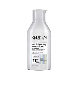 Der Conditioner ACIDIC COLOR GLOSS sorgt für intensiven Glanz und trägt zur intensiven Pflege Ihrer REDKEN-Farbe bei. Diese professionelle Behandlung ist mit einem speziellen Acidic Shine Complex und fortschrittlicher pH-Technologie angereichert. Diese Formel mit einem sauren pH-Wert versiegelt die Schuppenschicht des Haares und sorgt für einen langanhaltenden, strahlenden Farbton. Die Kombination von Zitronensäure und Aprikosenöl wirkt auf molekularer Ebene und bietet außergewöhnlichen Glanz sowie tiefenfeuchtigkeit.