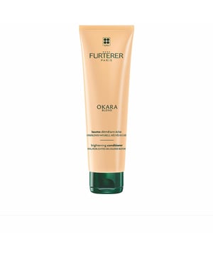 El acondicionador iluminador OKARA BLOND de René Furterer es un producto ideal para cabellos rubios. Posee una textura gelificada sumamente ligera que se funde con el cabello, facilitando el desenredado y aportando suavidad y brillo. Este acondicionador revitaliza el tono rubio, intensificando el resplandor de los reflejos y ofreciendo resultados visibles de forma rápida. Está formulado con ingredientes de origen 100% natural y no contiene siliconas. ENTRE SUS PRINCIPALES VENTAJAS DESTACAN: • DESENREDADO EFICAZ: las cutículas del cabello se ajustan, permitiendo un desenredado inmediato. • REALCE DE RUBIOS: potencia la luminosidad de cabellos rubios, ya sean naturales o teñidos. • RESULTADOS RÁPIDOS: un tratamiento exprés que se utiliza tras el champú y necesita enjuague.