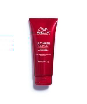 Descubre el acondicionador de nutrición profunda Ultimate Repair de Wella Professionals. Este acondicionador, ideal para el uso diario, repara de manera visible el cabello dañado, dejándolo ligero, saludable y más brillante* con cada aplicación. Su fórmula está enriquecida con ácido alfa hidroxiácido (AHA) y Omega-9: el AHA trabaja en la reconstrucción de los enlaces internos del cabello, mientras que el Omega-9 ayuda a restaurar la barrera externa del cabello que ha sido agredido por el calor y la decoloración. Es adecuado para todos los tipos de cabello y está libre de parabenos. *Comparado con un champú que no tiene efecto acondicionador. Beneficios: Repara en profundidad y otorga fortaleza interna sin apelmazar el cabello, dejándolo suave al tacto y con una sensación de limpieza y frescura.