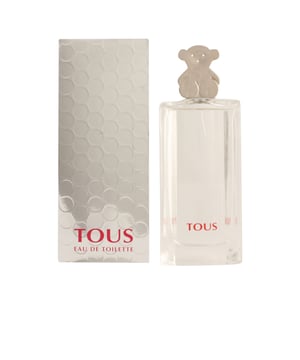 VIVE LOS MOMENTOS INOLVIDABLES CON TOUS. Tous presenta su fragancia Eau de Toilette, que se inscribe en la categoría floral destinada a la mujer, diseñada por la reconocida marca de joyería que lleva su nombre. Con origen en España, la casa busca reflejar su pura esencia a través de la simplicidad, el gusto refinado y la suavidad, ofreciendo una creación que evoca una frescura liviana, ideal para el uso diario.  Lanzada al mercado en 2002 por el perfumista Olivier Cresp, esta fragancia se caracteriza por su carácter ultra-femenino y accesible, con un aroma que resulta tanto confortable como tierno, un verdadero complemento que no puede faltar en el tocador. Al aplicarla, la fragancia inicia con una fresca y suave apertura, gracias a la combinación de hojas de violeta, bergamota, casia y cilantro. Posteriormente, el corazón se deleita con una mezcla de flores que incluye gardenia, rosa, jazmín y peonía, creando una experiencia olfativa llena de fragilidad y energía. Finalmente, la base incorpora notas de cedro marroquí, iris y almizcle blanco, que brindan una fijación duradera y un toque de calidez.  DISFRUTA DE LA ELEGANCIA EN CADA MOMENTO. Tous te rodeará con una atmósfera refrescante, mientras mantiene viva la elegancia innata de cada mujer en cualquier ocasión, ya sea en la oficina o durante un paseo familiar.  UN ACCESORIO ESENCIAL. Reconocida por su prestigio en alta joyería, esta marca también brilla en el universo de la perfumería selectiva, ofreciendo una joya que no se puede pasar por alto.  UN FRASCO ENCANTADOR. Su frasco, que presenta un diseño limpio y con transparencia, se complementa con un encantador tapón que emula la forma del famoso oso que representa a la marca.