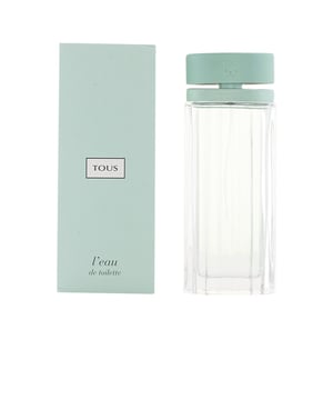TOUS LEAU DE TOILETTE de Tous es una fragancia masculina perteneciente a la familia olfativa Floral Amaderada, diseñada para mujeres. Lanzado en 2011 y creado por la perfumista Daphne Bugey, se destaca por ser una fragancia única y contemporánea. Tous ha logrado capturar en este perfume la dulzura, simplicidad y calidez que representan a muchas mujeres que eligen disfrutar de su exquisito aroma. Déjate envolver cada día por un perfume que te transporta a un mundo de ensueño. Su dulce fragancia evoca sensaciones de confort, relajación, tranquilidad, esperanza y equilibrio interior, convirtiéndolo en una elección ideal para el uso diario y en climas cálidos.   La pirámide olfativa comienza con una explosión refrescante de bergamota y toronja, que nos conduce a un corazón compuesto por notas limpias y frescas como la lavanda, la flor del naranjo africano y el cedro de Virginia. Finalmente, en su base, reposan notas sutilmente seductoras de vetiver, almizcle y pachulí. Esta magistral combinación da vida a un perfume del cual resultará imposible separarse. Permite que este aroma te ayude a revivir momentos especiales, su dulzura y ternura encantan a quienes lo perciben, convirtiéndolo en algo delicadamente irresistible.  UN PERFUME LLENO DE OPTIMISMO. Su frasco de color verde simboliza la esperanza y el optimismo, cualidades que transmite a todos aquellos que lo inhalan. Es una fragancia rebosante de felicidad y positividad.   FEMENINO. Gracias a la sencillez y dulzura de sus notas, esta fragancia crea un halo agradable que brinda a cada mujer una sensación de comodidad y conexión.   SENCILLO. Así lo es, un perfume que, al igual que su frasco, representa la simplicidad femenina, valores que la marca española también refleja en sus exquisitas creaciones de joyería.