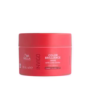 Descubre la Mascarilla Invigo Color Brilliance de Wella Professionals, una innovadora solución para el cuidado del cabello grueso teñido. Este tratamiento no solo proporciona una hidratación profunda, sino que también ayuda a preservar el brillo y la vitalidad gracias a su exclusiva fórmula enriquecida con caviar de lima.   Diseñada para optimizar la superficie capilar y resaltar la intensidad del color, esta mascarilla cuenta con la innovadora Tecnología Anti-Oxidant Shield y agentes encapsuladores de cobre, lo que asegura una luminosidad prolongada. Para complementar su acción, incorpora histidina y vitamina E, que ayudan a prevenir la oxidación del cabello teñido, manteniendo así la profundidad del color.  Entre sus beneficios destacan la capacidad de ofrecer un color radiante y vibrante, además de estar formulada específicamente para cabellos gruesos teñidos, aprovechando las propiedades antioxidantes y vitaminadas del caviar de lima. Con su uso, podrás disfrutar de un color intenso durante un periodo de hasta 7 semanas.