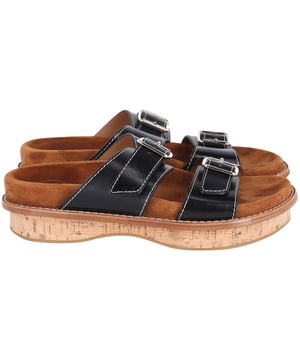 VINTAGE, RRP AS NEW
Chloé's sandals make summer styling a breeze, thanks to Gabriela Hearst's refined approach. This 'Marah' pair is defined by a stacked cork and suede sole and contrast topstitching. The double buckled straps are subtly branded.
Chloe Marah Topstitched Sandals in Brown Leather 
Condition: Very Good
Sign of wear: Wear on the insoles
Color: brown
Material: Leather
Size: EU38/UK5/US8
SKU: 152449