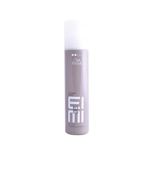 El EIMI FLEXIBLE FINISH de Wella es un spray de fijación ligera que no utiliza aerosol. Con una fijación de nivel 2, este producto te ayuda a lograr peinados suaves al tacto. Su fórmula está diseñada para resguardar el cabello de la humedad, el calor y la radiación UV, evitando el frizz. Con este spray, tu estilo se mantendrá en su lugar de manera natural y podrás darle forma como desees. Es libre de residuos y adecuado para cualquier tipo de cabello. No se presenta en aerosol.