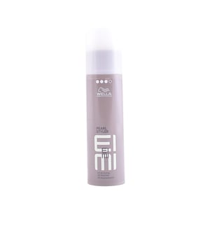 El EIMI PEARL STYLER de Wella es un gel que define el peinado y proporciona un acabado perlado. Este producto, de fijación fuerte nivel 3, permite crear peinados flexibles y duraderos, con un brillante toque nacarado. Ideal tanto para looks clásicos como más modernos, su fórmula de fácil aplicación protege el cabello de los daños ocasionados por los rayos UV. Además, añade textura de inmediato y es adecuado para todos los tipos de cabello.