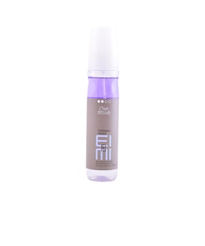 EIMI THERMAL IMAGE de Wella es un spray bifásico que protege el cabello del calor. Este producto es ideal para mantener tu melena sana y a salvo de los daños causados por herramientas térmicas como planchas, secadores y moldeadores. La fase 1 está diseñada para nutrir el cabello y protegerlo del calor hasta 220˚C, creando una barrera que sella la fibra capilar y previene su ruptura. Por otro lado, la fase 2 proporciona un efecto suavizante que facilita el desenredo, prolonga la duración del peinado y añade un brillo radiante. Juntas, ambas fases ofrecen una protección completa que es esencial antes de estilizar con calor. Es adecuado para todo tipo de cabello.