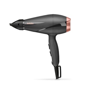 SECADOR 6709DE Smooth Pro 2100w de Babyliss. Este secador es perfecto para lograr un acabado profesional en la comodidad de tu hogar. Gracias a su tecnología iónica de fabricación italiana, es ideal para eliminar el encrespamiento, mientras que su motor profesional garantiza resultados rápidos y efectivos. Además, cuenta con modos personalizables, incluyendo dos ajustes de velocidad, así como un difusor y un concentrador ultrafino, que te permitirán lograr un acabado liso impecable.