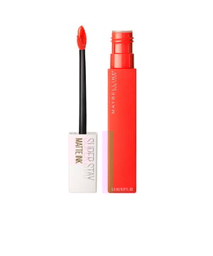 SUPERSTAY MATTE INK: LABIAL DE ACABADO INTENSO Y LARGO RENDIMIENTO  Pintalabios Superstay Matte Ink. RESISTENTE Y ULTRAMATE  La línea Superstay Matte Ink de Maybelline New York ofrece un labial que resiste cualquier desafío. Su fórmula proporciona un color vibrante durante largas horas. Con solo una aplicación, obtienes una cobertura total y no requiere retoques. ¡Realza el color de tus labios como nunca antes!  UN ACABADO MATE Y COLORIDO QUE DURA  Este labial de Maybelline cuenta con una composición de tinta líquida que contiene pigmentos de color altamente saturados, garantizando que no se agrieten ni sequen tus labios, además de ofrecer un efecto mate suave.  PERMANENTE Y SIN TRANSFERENCIA: EL LABIAL QUE NO TE FALLA  Con una duración de hasta 16 horas, este labial resistente no solo es permanente, sino que tampoco transfiere, asegurando que luzcas perfecta desde que sales de casa y durante todo el día y la noche.