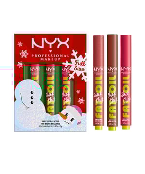El Set de Labiales Fat Oil Slick Click de NYX Professional Makeup es un excelente obsequio. Esta colección consta de tres tonos: No Filter Needed, Link In My Bio y Double Tap, que brindan colores vibrantes mientras cuidan y nutren tus labios. Con una fórmula que contiene un 12% de aceites naturales, incluyendo aceite de aguacate para una adecuada hidratación, aceite de semillas de frambuesa y aceite de mora que aportan propiedades antioxidantes, este set garantiza hasta 12 horas de hidratación, lo que lo hace perfecto para mantener tus labios suaves y protegidos del frío. Su composición vegana proporciona un brillo atractivo y duradero, incluso en labios que tienden a estar secos o agrietados. Este trío es ideal para complementar tus looks festivos, asegurando que tus labios mantengan un buen nivel de hidratación y un color vibrante. ¡Un regalo esencial para la temporada navideña! Colores vivos y radiantes. Hasta 12 horas de hidratación. Fórmula vegana. Perfecto para cualquier celebración.