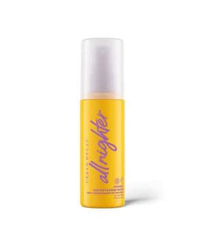 ¡NUEVO SPRAY FIJADOR ALL NIGHTER RECIÉN LLEGADO! Revitaliza, nutre e ilumina tu piel con el último lanzamiento de Urban Decay: el spray All Nighter Vitamin C. Este producto, infusionado con vitamina C y agua de cactus, transforma la famosa fórmula en algo aún más jugoso. No solo prolonga la duración de tu maquillaje hasta 16 horas, sino que también actúa como un tratamiento que hidrata y rejuvenece la piel, brindándole un aspecto radiante tanto antes como después de aplicarlo. Gracias a su mezcla rica en Vitamina C y agua de cactus, ayuda a prevenir la oxidación y proporciona una sensación de frescura y humectación. Su innovador sistema de control de temperatura asegura que el maquillaje se mantenga perfecto todo el día. All Nighter Vitamin C es ideal para sellar tu look, mientras lo llena de energía y luminosidad, y es resistente al roce. Con su formulación libre de aceites y parabenos, es apto para todos los tipos de piel.