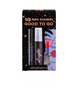 GOOD TO GO LOTE de URBAN DECAY. Sorprende a ti misma o a tus seres queridos con el set de cosméticos Urban Decay Good To Go. Este paquete repleto de maquillaje cuidadosamente seleccionado es un regalo siempre bien recibido. Propiedades: brinda felicidad a cada mujer, incluye productos en tamaño miniatura, permite múltiples opciones para aplicaciones de maquillaje y ofrece un cuidado completo para lograr un aspecto impecable.