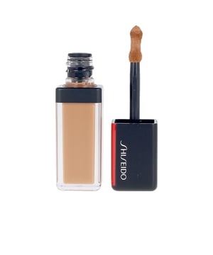 Langanhaltender flüssiger Concealer, geeignet für alle Hauttypen. Dies ist das erste Produkt der Marke, das sich individuell an die besonderen Anforderungen jeder Haut anpasst und dabei den ganzen Tag über eine erfrischende Wirkung entfaltet, um ein perfektes Finish wie frisch aufgetragen zu gewährleisten. Mit einer leichten, beruhigenden Konsistenz bekämpft er sofort Unvollkommenheiten, Augenringe, feine Linien und Falten und sorgt für ein natürliches, glattes Hautbild mit einem einheitlichen Teint. Diese Formulierung eignet sich für alle Hauttypen, bietet Beständigkeit gegen Schweiß, Wasser und Feuchtigkeit, ist vollständig wischfest und schützt die Haut vor äußeren Einflüssen. Außerdem ist sie mit einem neuartigen, gebogenen Applikator ausgestattet, der die ideale Menge des Produkts aufnimmt, um Überfluss zu vermeiden und eine präzise Anwendung zu gewährleisten. Dermatologisch und augenärztlich getestet, verursacht keine Unreinheiten.