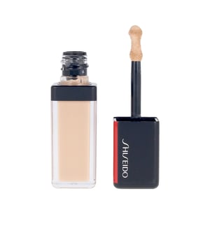 Langanhaltender flüssiger Concealer, geeignet für alle Hauttypen. Dies ist das erste Produkt der Marke, das sich individuell an die besonderen Anforderungen jeder Haut anpasst und dabei den ganzen Tag über eine erfrischende Wirkung entfaltet, um ein perfektes Finish wie frisch aufgetragen zu gewährleisten. Mit einer leichten, beruhigenden Konsistenz bekämpft er sofort Unvollkommenheiten, Augenringe, feine Linien und Falten und sorgt für ein natürliches, glattes Hautbild mit einem einheitlichen Teint. Diese Formulierung eignet sich für alle Hauttypen, bietet Beständigkeit gegen Schweiß, Wasser und Feuchtigkeit, ist vollständig wischfest und schützt die Haut vor äußeren Einflüssen. Außerdem ist sie mit einem neuartigen, gebogenen Applikator ausgestattet, der die ideale Menge des Produkts aufnimmt, um Überfluss zu vermeiden und eine präzise Anwendung zu gewährleisten. Dermatologisch und augenärztlich getestet, verursacht keine Unreinheiten.