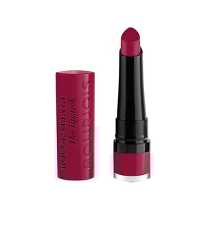 Te presentamos el labial Bourjois Rouge Velvet The Lipstick, diseñado para quienes desean un acabado mate que perdure a lo largo del día. Esta barra de labios de larga duración se destaca por su capacidad de no resecar los labios, gracias a su fórmula única. Su secreto radica en una mezcla de ceras hidratantes, aceites ligeros y pigmentos vibrantes que brindan un acabado aterciopelado y atractivo.  Si buscas un color intenso que perdure y que sea fácil de aplicar, una sola capa de Rouge Velvet The Lipstick te ofrecerá hasta 24 horas de un look espectacular. Además, su innovador diseño en forma de lágrima facilita la aplicación, logrando un acabado perfecto y preciso en cada uso.
