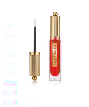 ROUGE VELVET INK es el labial líquido mate de BOURJOIS que destaca por ofrecer colores intensos con un acabado de larga duración y precisión inigualable. Este labial premium cuenta con una fórmula diseñada para durar y proporcionar un color vibrante. Su aplicador fino permite delinear y rellenar los labios con gran exactitud, garantizando una experiencia de uso sumamente cómoda.