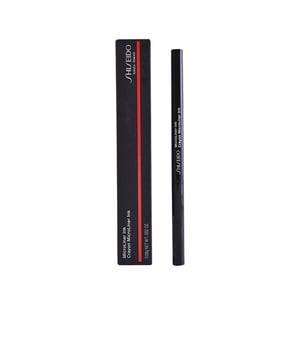 Hochpigmentierter, wasserfester und langlebiger ultrafeiner Eyeliner in praktischer Drehmechanik. Dieser Eyeliner verfügt über eine cremige Textur, die ein müheloses Gleiten auf dem Augenlid ermöglicht. Durch eine innovative thermosensorische Technologie verwandelt sich die Formel beim Kontakt mit der Haut von fest in flüssig. Vorteile: Der Eyeliner bleibt 24 Stunden lang stabil und widerstandsfähig gegen Wasser, Schweiß und Feuchtigkeit, was ein perfektes Make-up ohne Nachbesserungen gewährleistet. Die hochintensiven Pigmente sorgen für ein vollflächiges, attraktives mattes Finish und motivieren dazu, kreative und vielseitige Looks zu kreieren – von dezent bis extravagant. Dank der ultrafeinen Mine lässt sich der Eyeliner präzise anwenden und ist somit ideal für Anfänger im Bereich Augen-Make-up. Erhältlich in verschiedenen Nuancen, inspiriert von traditionellen Sumi-Stäben der japanischen Kalligraphie. Dermatologisch und augenärztlich getestet.