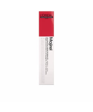 Die MAJIREL Ionène G Creme Coloration #5,32 von LOréal Expert Professionnel bietet eine professionelle, langanhaltende Färbung mit ausgezeichneter Deckkraft. Diese permanente Haarfarbe umfasst eine breite Palette an Nuancen, die es leicht machen, den gewünschten Farbton zu finden, ganz gleich, ob man aufhellen oder abdunkeln möchte. Sie gewährleistet eine vollständige Abdeckung von grauen Haaren und ermöglicht es, bis zu drei Nuancen heller oder dunkler zu färben. Bereits nach 35 Minuten Anwendung erhält das Haar eine strahlende Farbe, während es durch die schonende Formel weiterhin glänzend und geschmeidig bleibt.