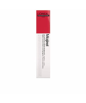 Die MAJIREL Ionène G Creme Coloration #5,32 von LOréal Expert Professionnel bietet eine professionelle, langanhaltende Färbung mit ausgezeichneter Deckkraft. Diese permanente Haarfarbe umfasst eine breite Palette an Nuancen, die es leicht machen, den gewünschten Farbton zu finden, ganz gleich, ob man aufhellen oder abdunkeln möchte. Sie gewährleistet eine vollständige Abdeckung von grauen Haaren und ermöglicht es, bis zu drei Nuancen heller oder dunkler zu färben. Bereits nach 35 Minuten Anwendung erhält das Haar eine strahlende Farbe, während es durch die schonende Formel weiterhin glänzend und geschmeidig bleibt.