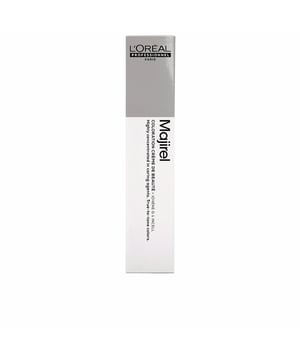 Die MAJIREL Ionène G Creme Coloration #5,32 von LOréal Expert Professionnel bietet eine professionelle, langanhaltende Färbung mit ausgezeichneter Deckkraft. Diese permanente Haarfarbe umfasst eine breite Palette an Nuancen, die es leicht machen, den gewünschten Farbton zu finden, ganz gleich, ob man aufhellen oder abdunkeln möchte. Sie gewährleistet eine vollständige Abdeckung von grauen Haaren und ermöglicht es, bis zu drei Nuancen heller oder dunkler zu färben. Bereits nach 35 Minuten Anwendung erhält das Haar eine strahlende Farbe, während es durch die schonende Formel weiterhin glänzend und geschmeidig bleibt.
