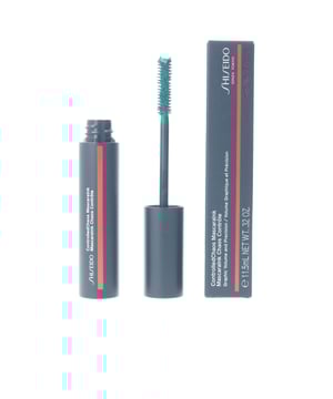 Die CONTROLLED CHAOS Mascara von Shiseido sorgt für langanhaltenden Schwung und füllige Wimpern. Ihre federleichte Formel umschließt jede einzelne Wimper ohne zu klumpen oder unschöne Spuren auf dem Augenlid zu hinterlassen. Die Farben bieten ein strahlendes, glänzendes Finish. Zudem überzeugt sie mit einer beeindruckenden Haltbarkeit von bis zu 24 Stunden. Der Schlüssel zu ihrem Erfolg liegt im neuartigen Bürstendesign: Die spezielle Form mit einer vertieften Endpartie und einer flachen Mitte hebt die Wimpern an und verleiht ihnen mehr Volumen. In nur einem Auftrag erhöht sich das Volumen um bis zu 250 % und die Länge um 47 %. Diese Mascara wurde sowohl dermatologisch als auch augenärztlich getestet.