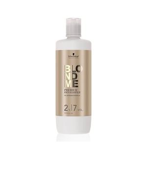 Produkte zur Haarstyling von Schwarzkopf. Die BLONDME Premium Entwickler Lotion mit 2 % (7 VOL) aktiviert die Farbe und beinhaltet die innovative KeraLamination-Technologie, die sowohl Schutz als auch Pflege für das Haar bietet.