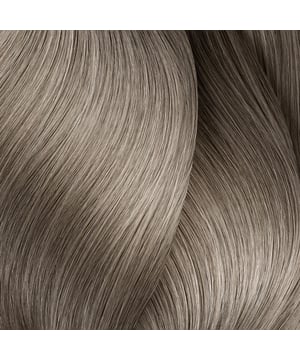 DIA LIGHT Gel-Creme Acid ohne Ammoniak, entwickelt von LOréal Professionnel, ist eine spezielle semipermanente Coloration für empfindliches Haar. Diese Tönungsbehandlung ermöglicht eine individuelle Anpassung der Haarfarbe und schafft strahlende, helle Reflexionen. Ideal für bis zu 6 Wochen, sollte sie nur bei maximal 30% grauem Haar eingesetzt werden, um ein optimales Ergebnis zu erzielen. Die geruchsneutrale und ammoniakfreie Formel schont das Haar, verhindert Austrocknung und sorgt gleichzeitig für Feuchtigkeit und Nährstoffe, die helfen, bestehende Schäden zu reparieren und die Gesundheit sowie Widerstandsfähigkeit des Haares zu unterstützen. Die leichte Gel-Creme-Textur schützt die Kopfhaut vor Spannungen. Diese Färbung ist ausschließlich für den professionellen Einsatz in Salons vorgesehen.